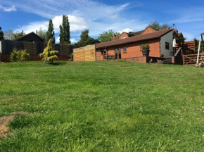 Woodcutters Barn for 2, beautiful view, Ledbury